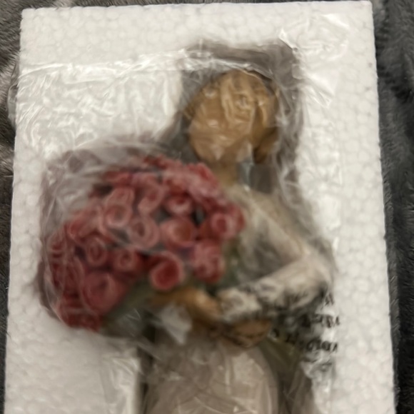 New Willow Tree figurine, Abundance - Picture 2 of 3